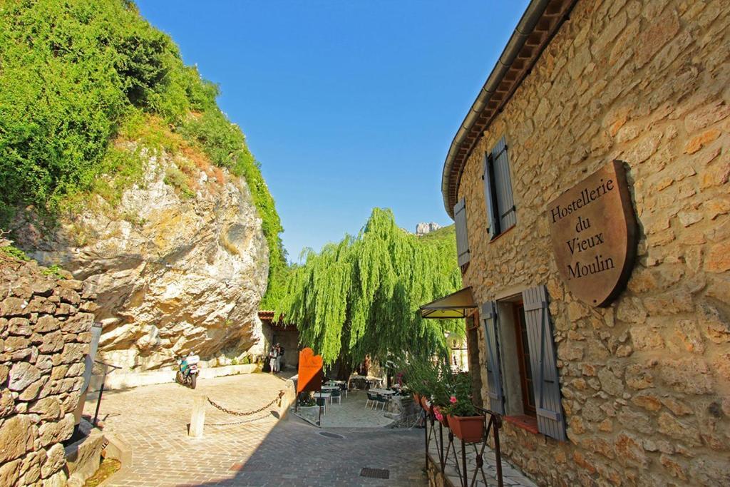 Hostellerie Du Vieux Moulin Hotel 3*